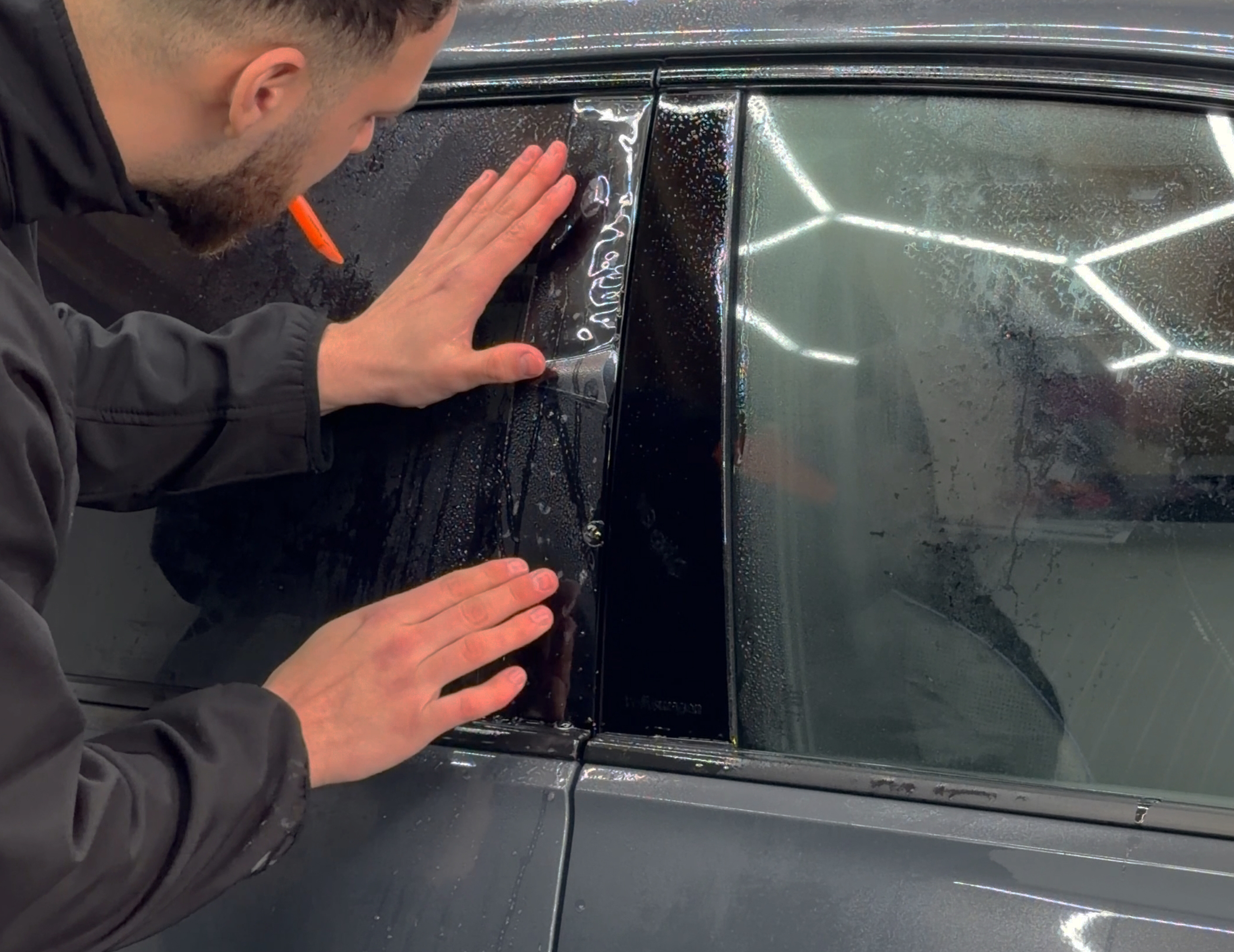 Aanbrengen van PPF op een voertuig